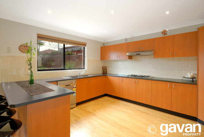 Modern family residence Picture 3