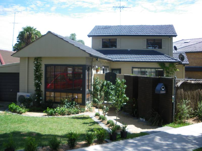 Family Home with inground swimming pool Picture