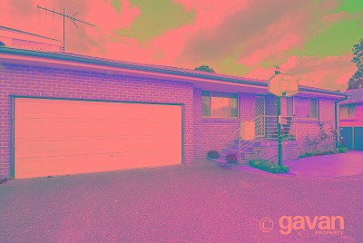 Conveniently located villa home Picture