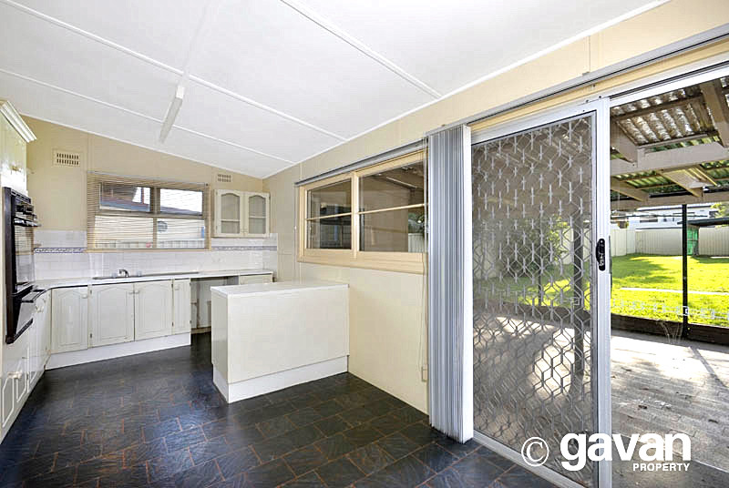 Great home - Generous land Picture 3