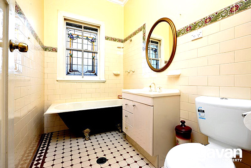 Classic charm Picture 3