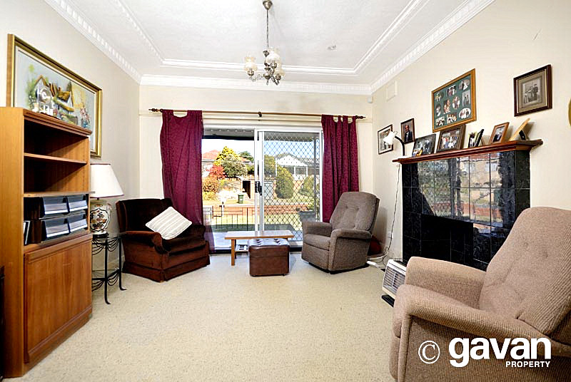 Single storey living Picture 2