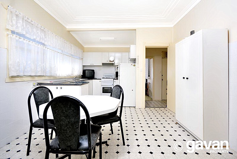 Single storey living Picture 3