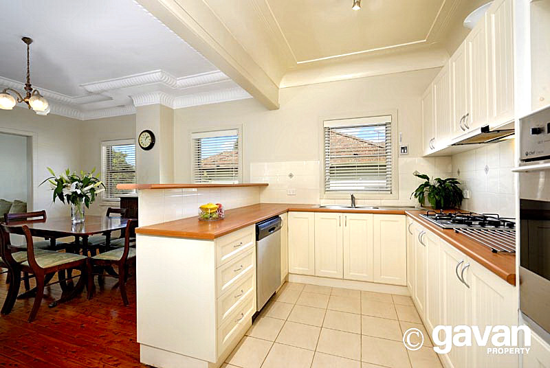 Well presented family home in convenient location Picture 3