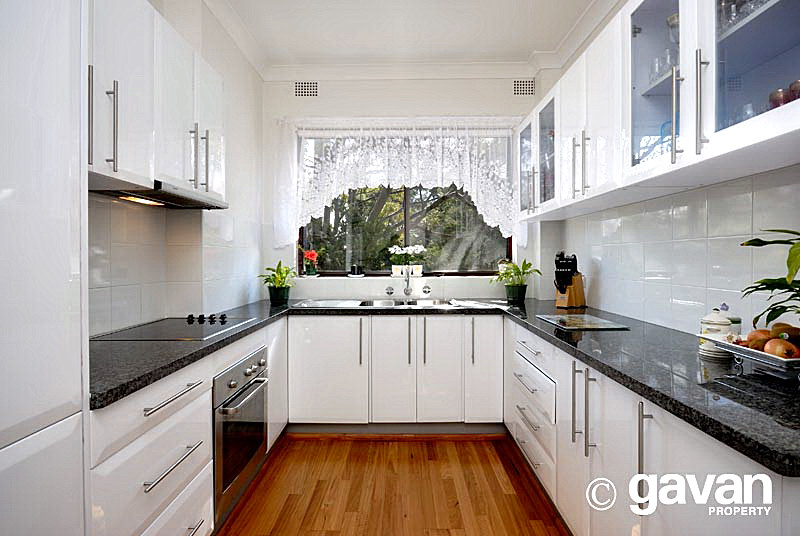 Spacious and modern front apartment Picture 2