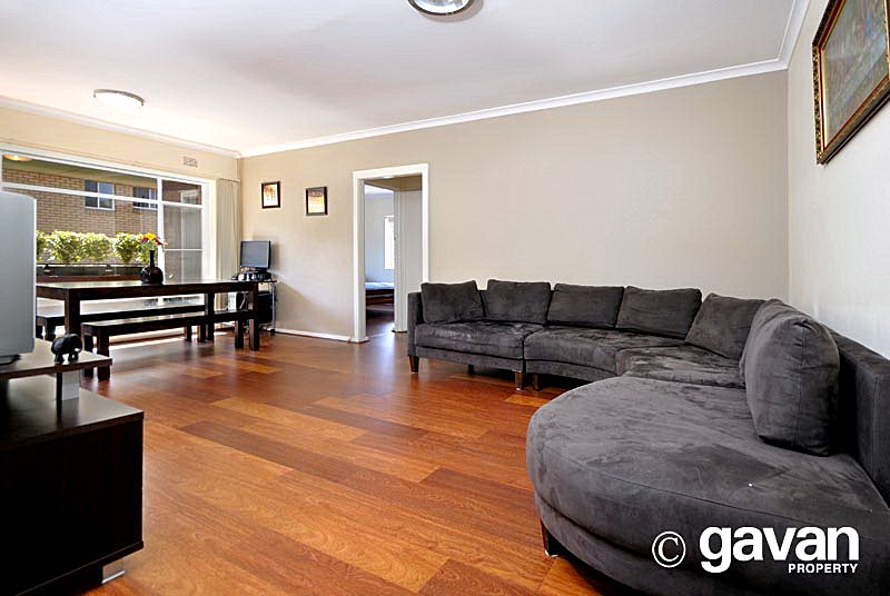 Modern Styling! Picture 1