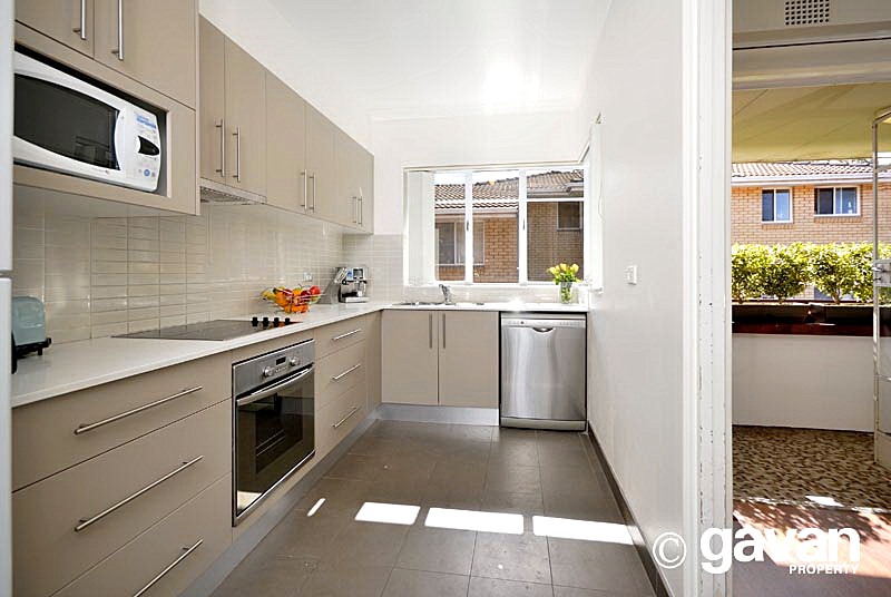 Modern Styling! Picture 3