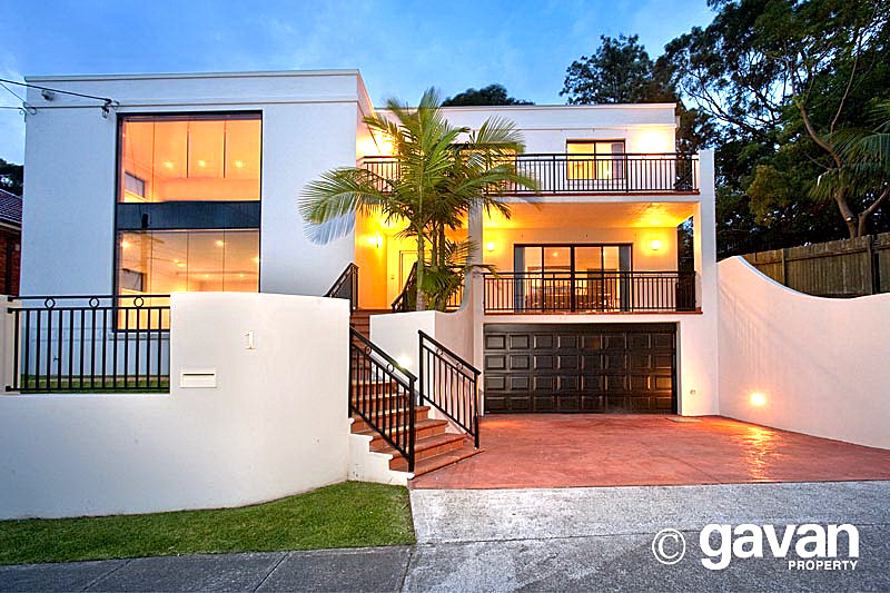 Master built tri level residence Picture 1