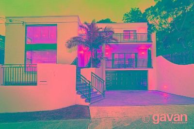 Master built tri level residence Picture