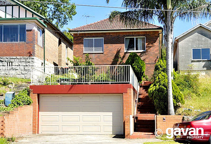 Conveniently located brick home Picture 1