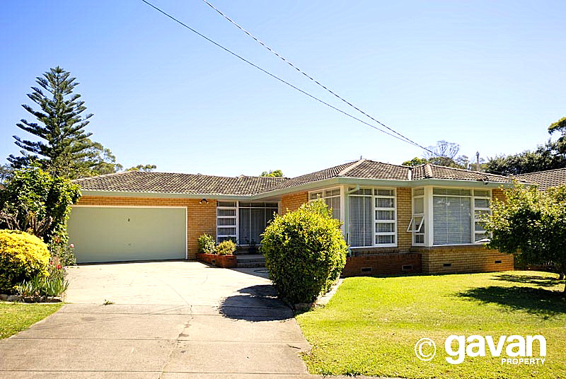 Spacious single storey home Picture 1