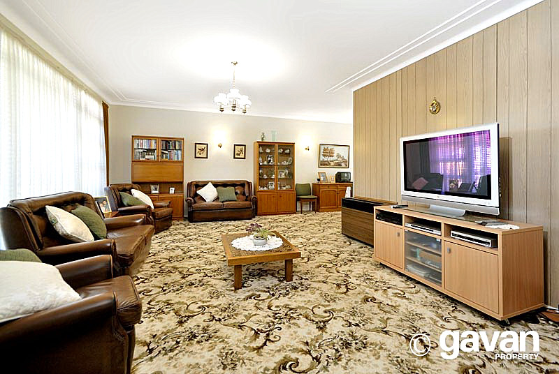 Spacious single storey home Picture 2