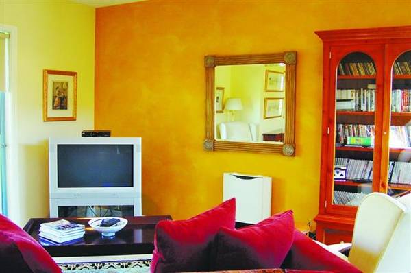 Executive Home offering 4 bedrooms Picture 2