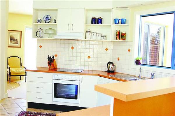 Executive Home offering 4 bedrooms Picture 3