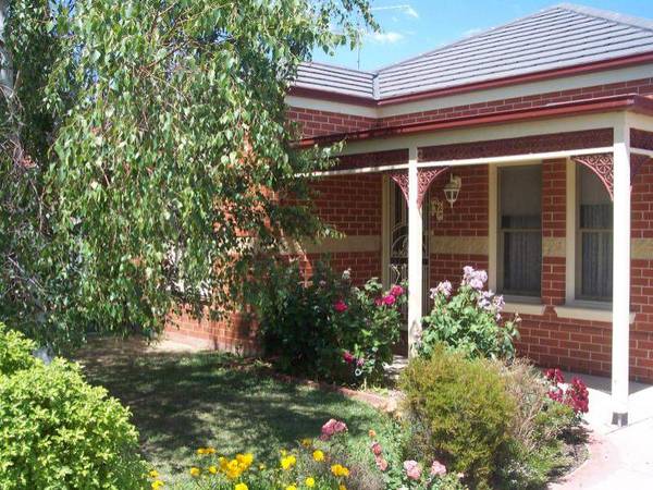 PRICE REDUCED - MUST BE SOLD Picture 1