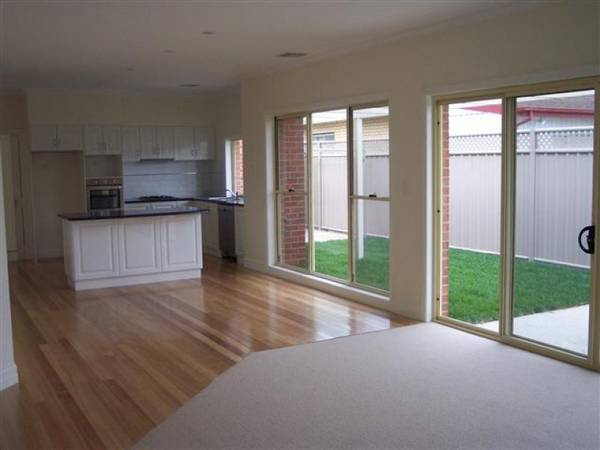 Enjoy The Good Life Picture 3