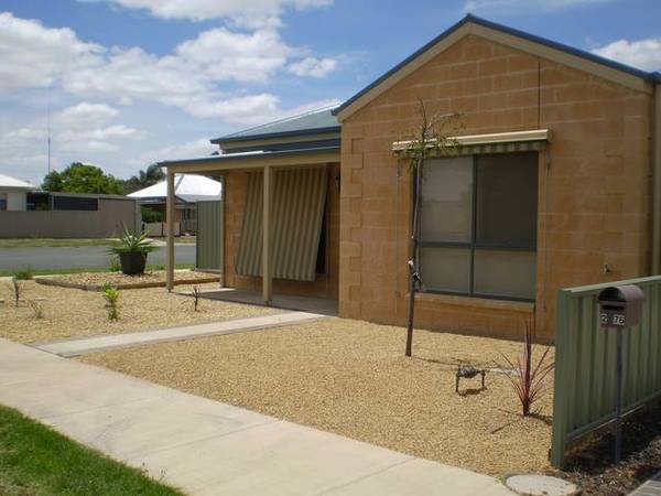 Executive Townhouse Close to CBD Picture 1