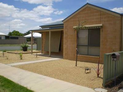 Executive Townhouse Close to CBD Picture Executive Townhouse Close to CBD Picture