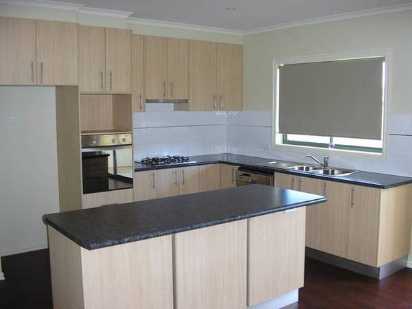 Executive Townhouse Close to CBD Picture 2