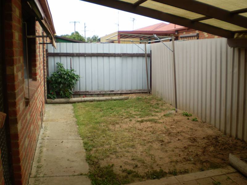 Neat & Tidy Townhouse Picture 3