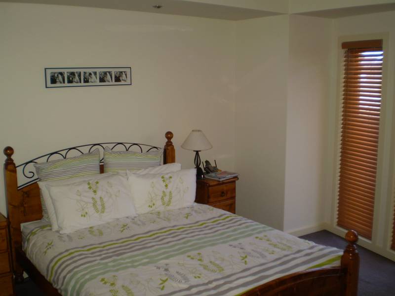 Stylish Executive 4 bedroom home Picture 2