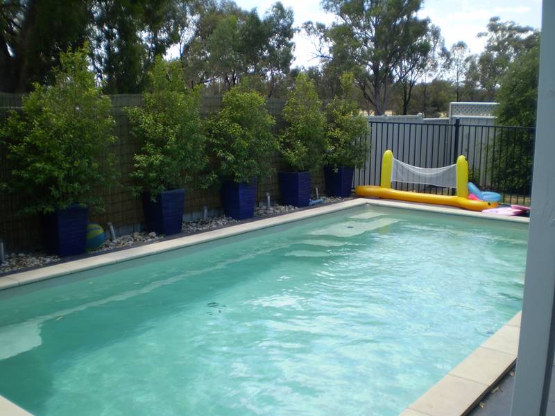 Stylish Executive 4 bedroom home Picture 1