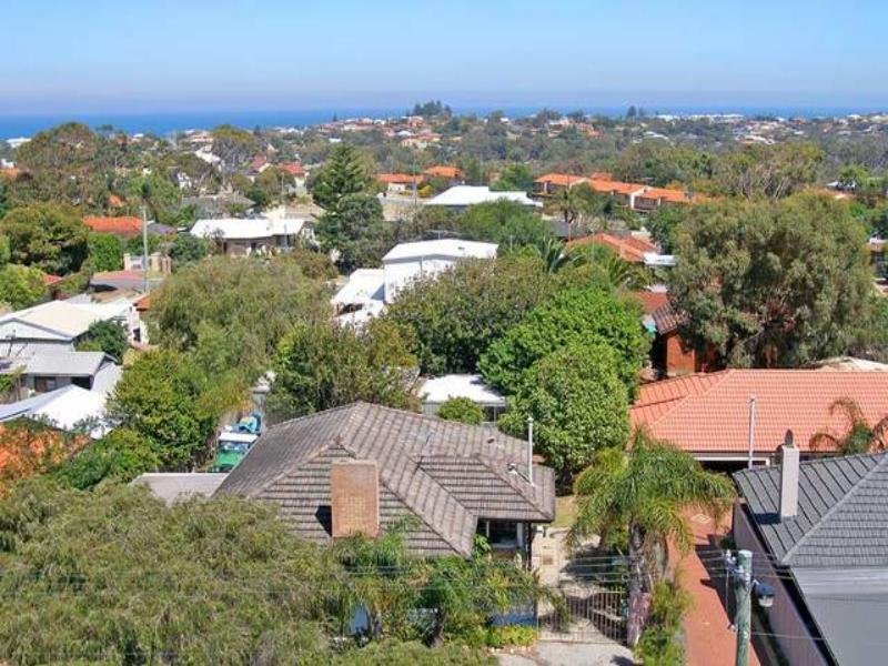 BELOW MARKET VALUE!! Picture 2