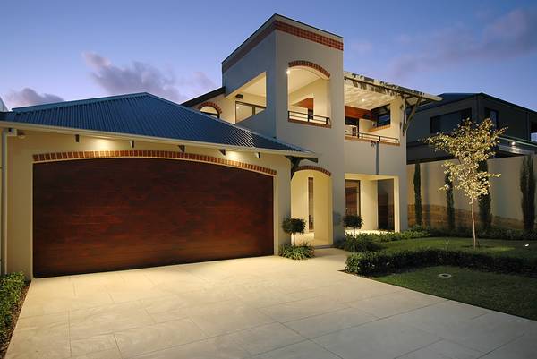 LAVISH LIVING!!! Picture 2