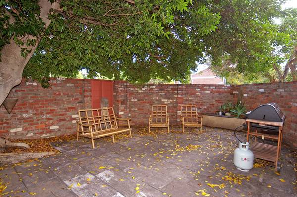 INNER CITY LOCATION... Picture 2