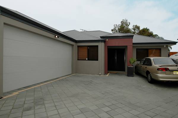 DELUXE DUPLEX!! Picture 2