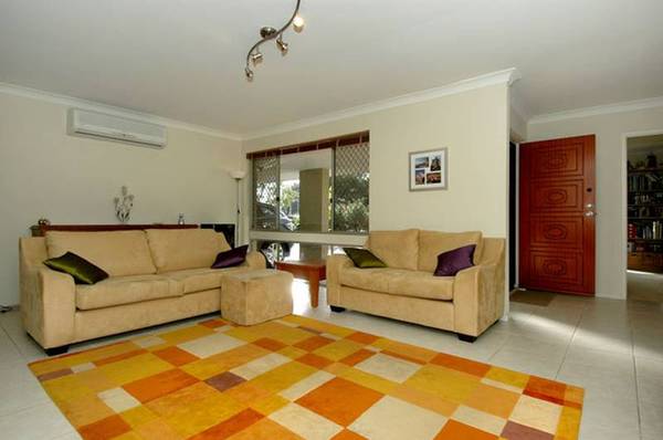 Second chance, sale fallen through, be quick huge interest last time! Picture 3