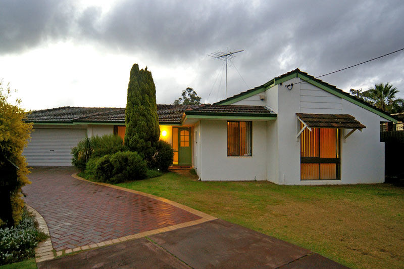 CUL-DE-SAC CLASSIC! Picture 1