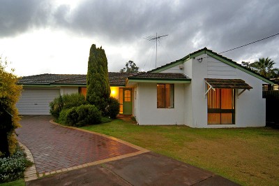 CUL-DE-SAC CLASSIC! Picture