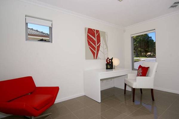 SLEEK ENTERTAINER Picture SLEEK ENTERTAINER Picture