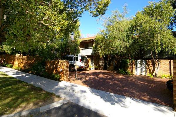 DREAM LOCATION Picture 1