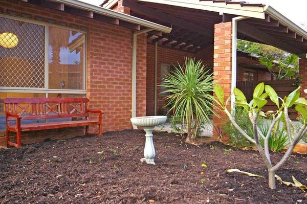 LIKE NEW!! Picture 2