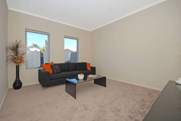 ARMANI, VERSACE AND.... Picture 3