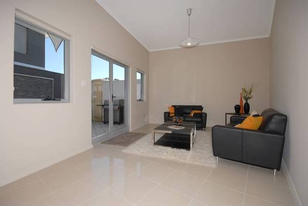 ARMANI, VERSACE AND.... Picture 2