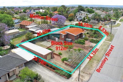 IDEAL CORNER DUPLEX SITE! Picture