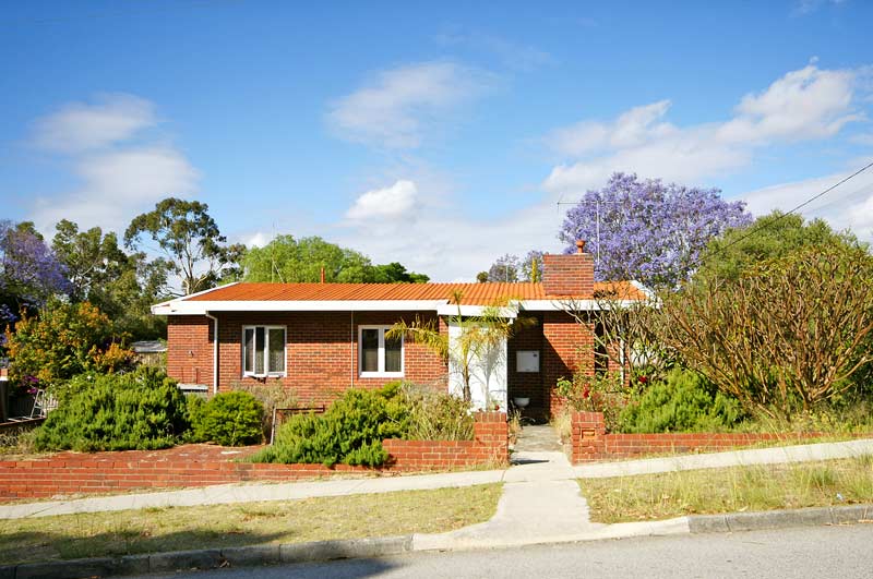 IDEAL CORNER DUPLEX SITE! Picture 2