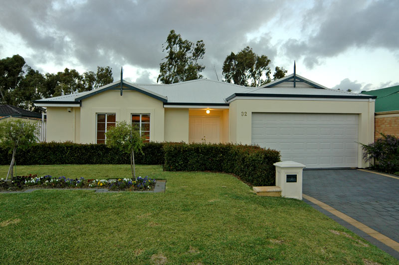 LOCATION, LOCATION!! Picture 1