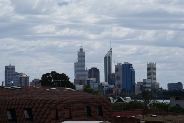 POSITION PERFECT!! Picture 1