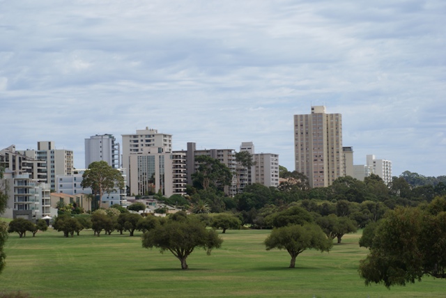 POSITION PERFECT!! Picture 3