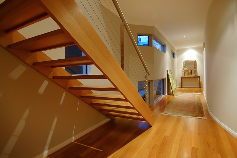 EXUDES LUXURY Picture 3