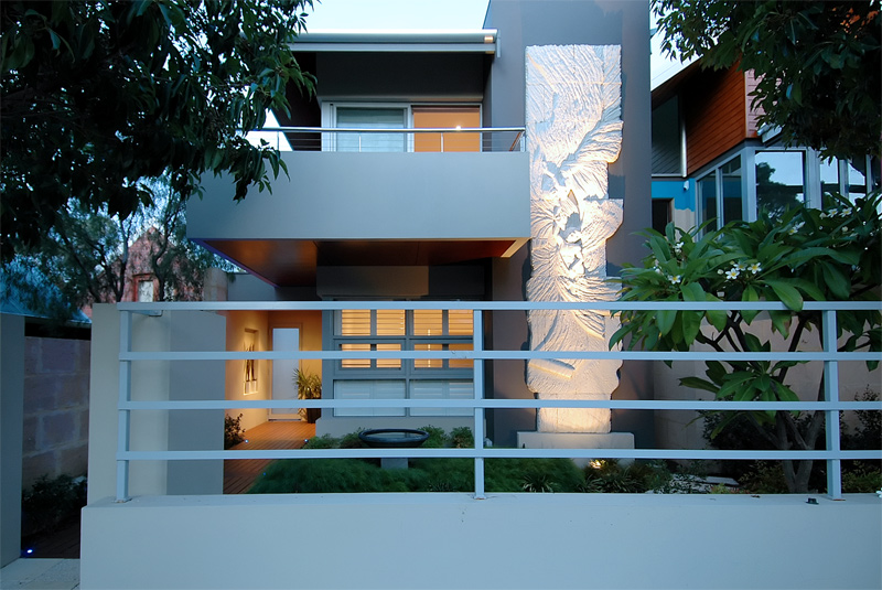 EXUDES LUXURY Picture 2