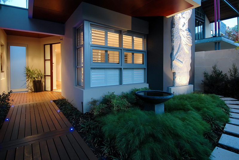 EXUDES LUXURY Picture 1