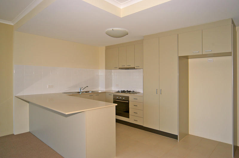 HUGE APARTMENT! Picture 3