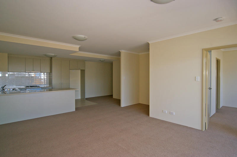 HUGE APARTMENT! Picture 1