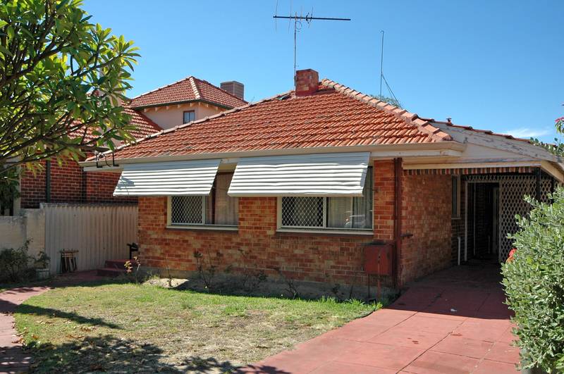 DETONATE OR RENOVATE!! Picture 1