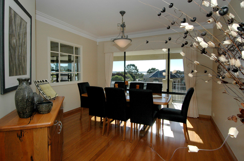HOME OPEN SUNDAY 14th JUNE 3.00 - 3.45 THE BEST CITY & RIVER VIEWS IN ARDROSS!! Picture 3